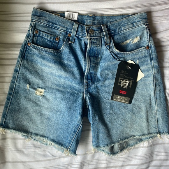 Levi’s 501 shorts mid thigh - Picture 3 of 5